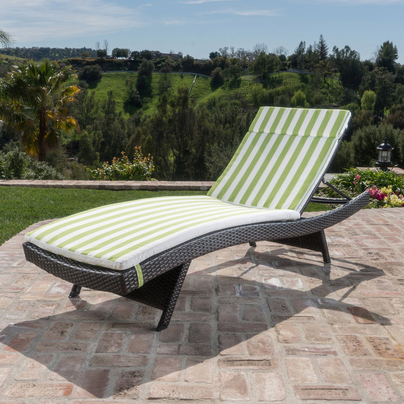 Outdoor Wicker Lounge with Water Resistant Cushion - NH870003