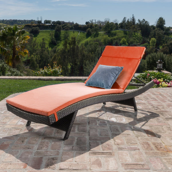 Outdoor Wicker Lounge with Water Resistant Cushion - NH151003