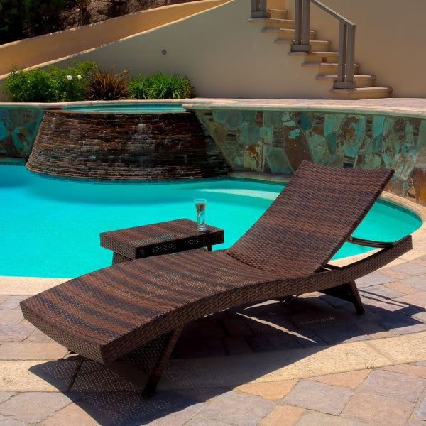 Outdoor Wicker Lounge and Table - NH469352