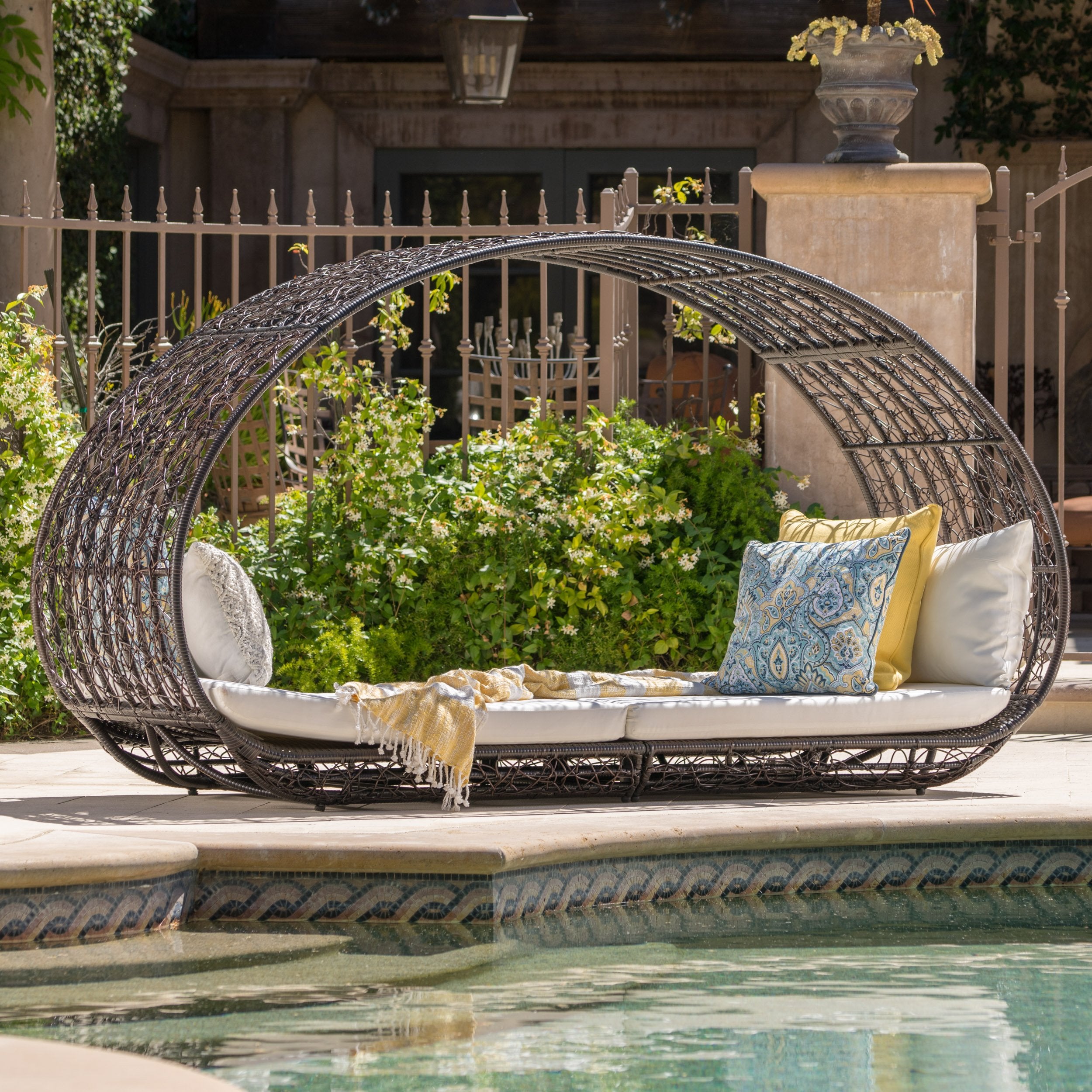 Outdoor Wicker Overhead Canopy Daybed w/ Water Resistant